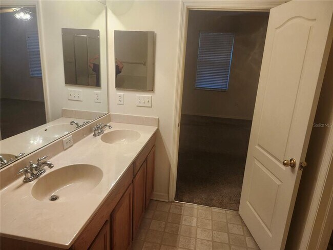 Building Photo - 1043 Andrew Aviles Cir