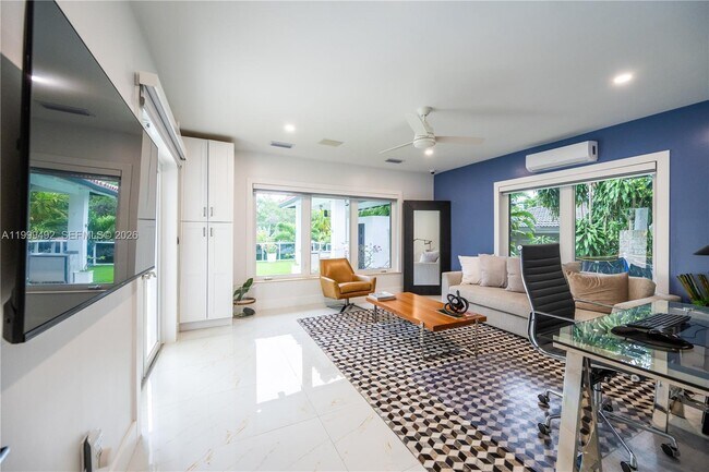 Building Photo - 7125 Los Pinos Blvd