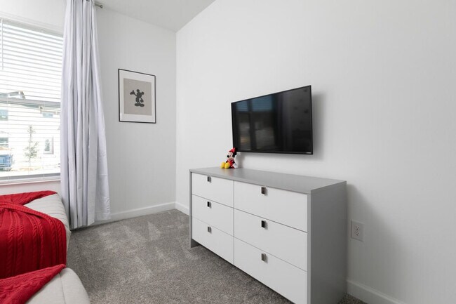 Building Photo - 4290 Paragraph Dr