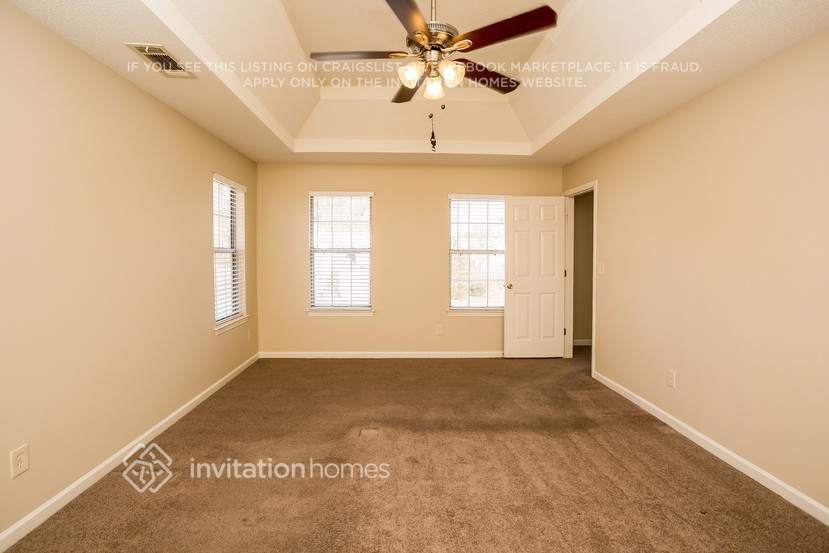 Building Photo - 572 Lakewater View Dr