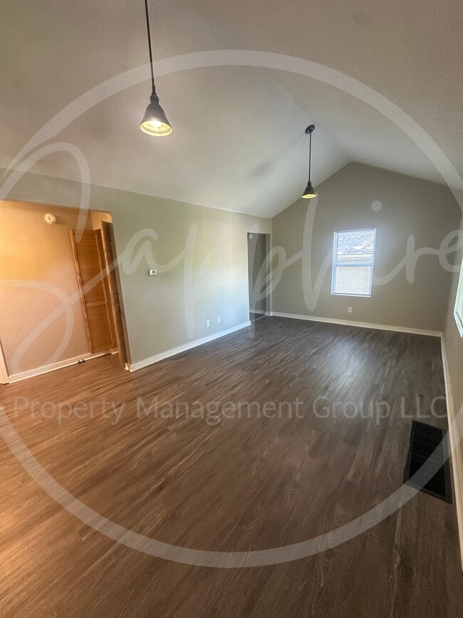 Building Photo - 3920 Spruce Ave