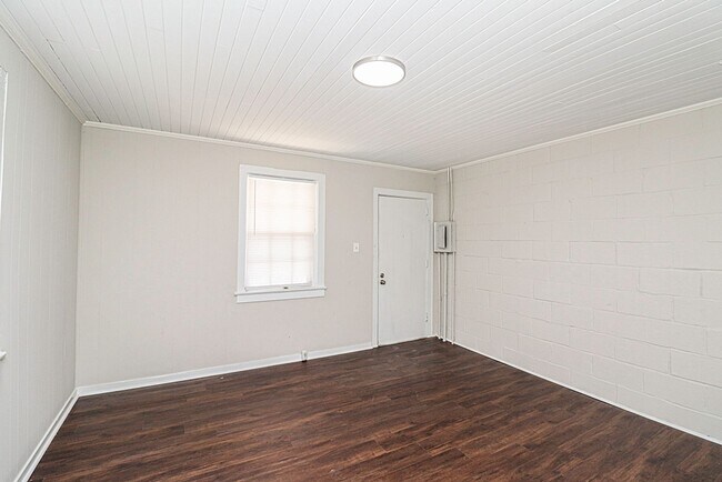 Building Photo - New Bern 505