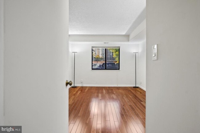 Building Photo - 5904 Mt Eagle Dr