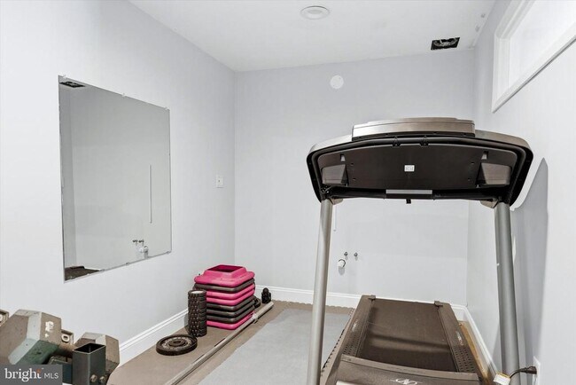 Building Photo - 12 Timbercrest Dr