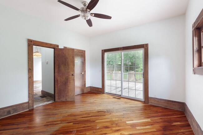 Building Photo - Spacious 6bd/3ba in Grant Park w/ Large Fenced in Backyard & Steps From the Park!