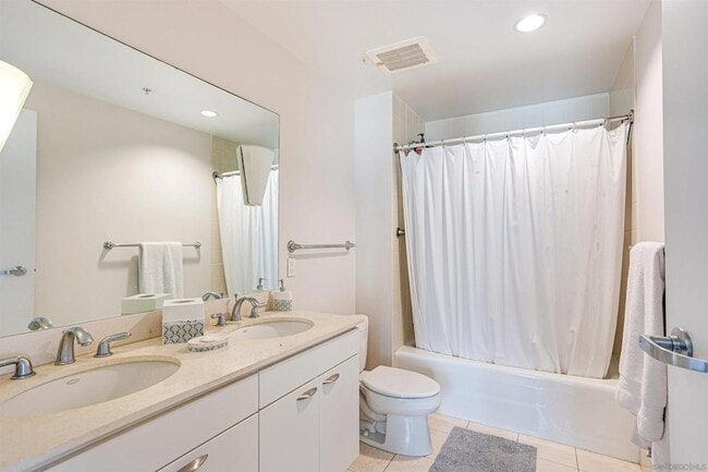 Building Photo - 645 Front St