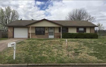 Building Photo - 1813 N Chambers Ave