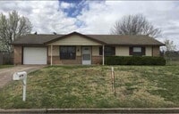 Building Photo - 1813 N Chambers Ave