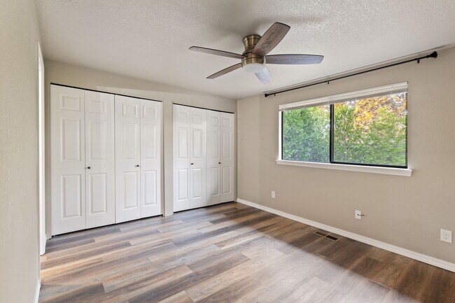 Building Photo - 1100 Excalibur Dr