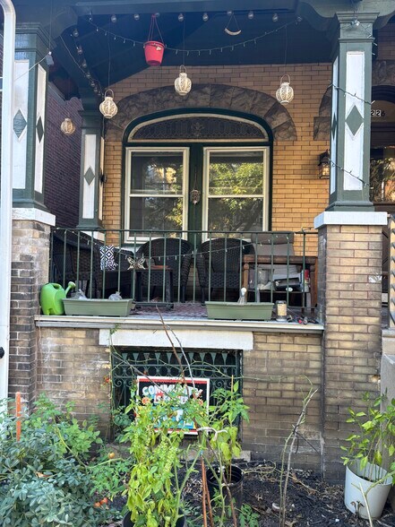 Primary Photo - 216 Buckingham Pl