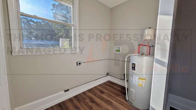 Building Photo - 27 Binks Dr