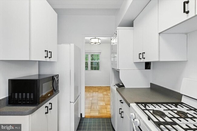 Building Photo - 1525 Mt Eagle Pl