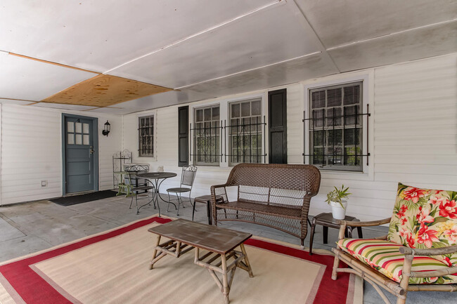 Building Photo - Furnished 1 Bedroom on E 60th Street