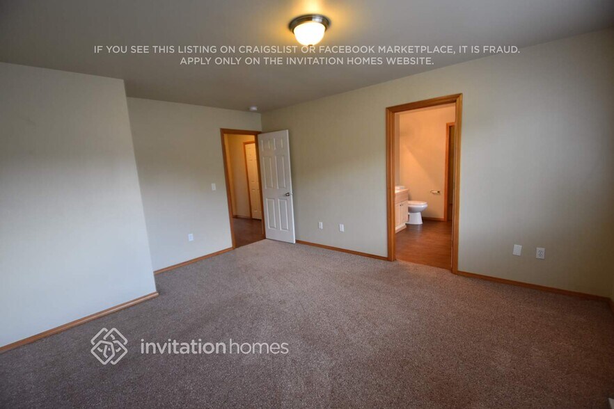 Building Photo - 6527 32nd Pl NE