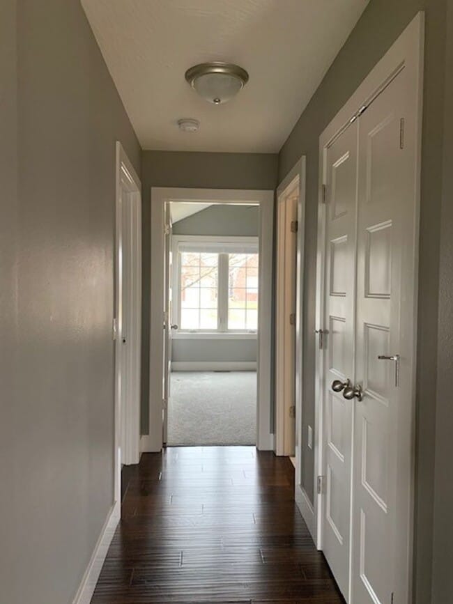 Building Photo - Beautiful Open Layout 3 Bedroom 2 Bath 3 C...