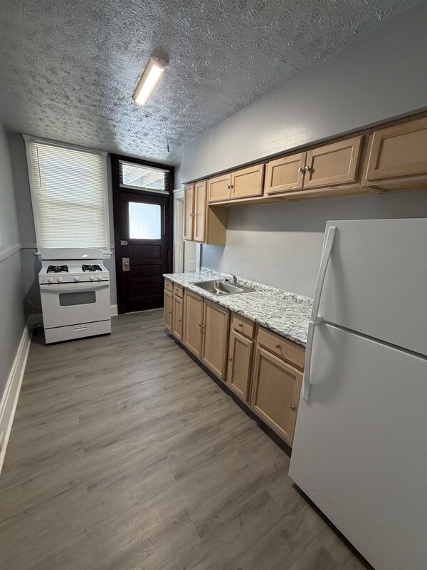 Building Photo - 1557 Cohassett Ave