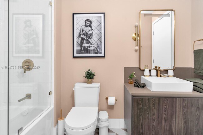 Building Photo - 601 NE 1st Ave