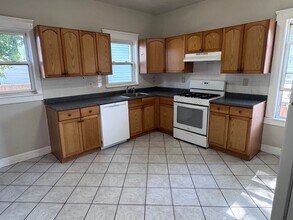 Building Photo - NO BROKER FEE!!  5 BED/2 BATH IN LOWER ALLSTON WITH DISHWASHER!