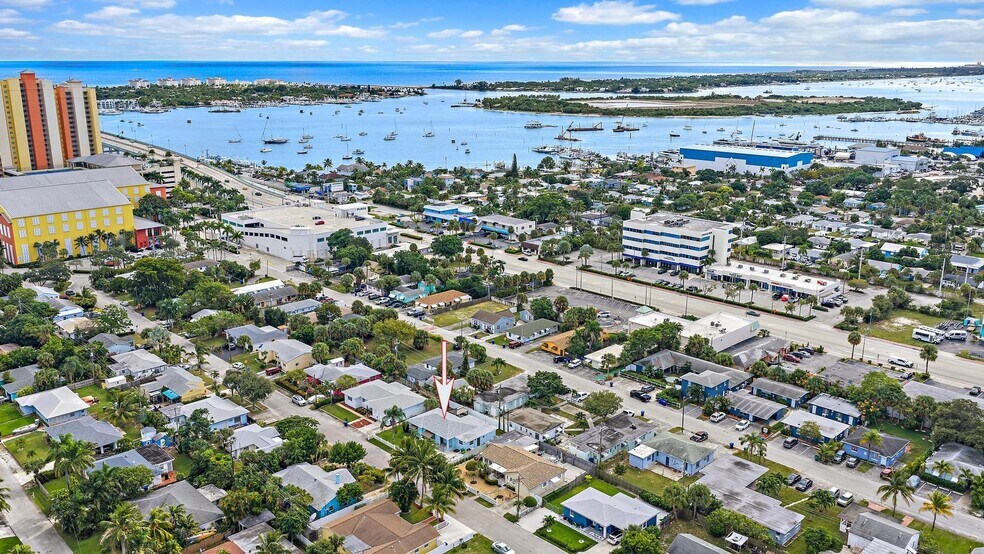 Building Photo - 135 E 28th St