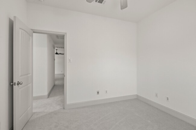 Building Photo - 71 Black Swan Pl