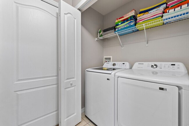 Building Photo - 453 Scrub Jay Way