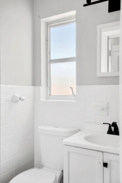 Building Photo - 310 S Mars Ave