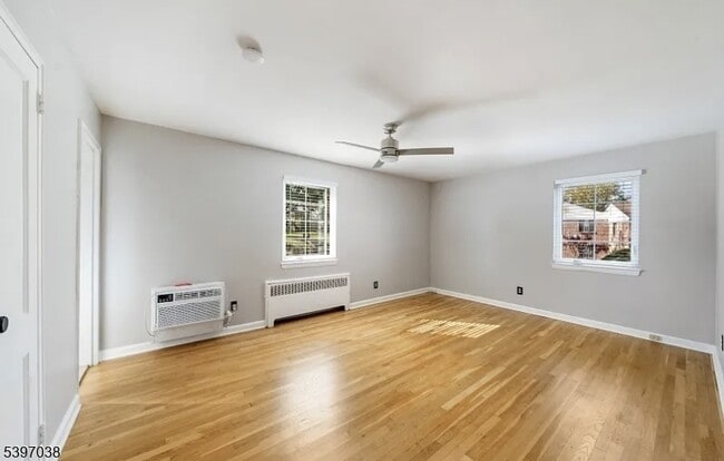 Building Photo - 85 Troy Dr