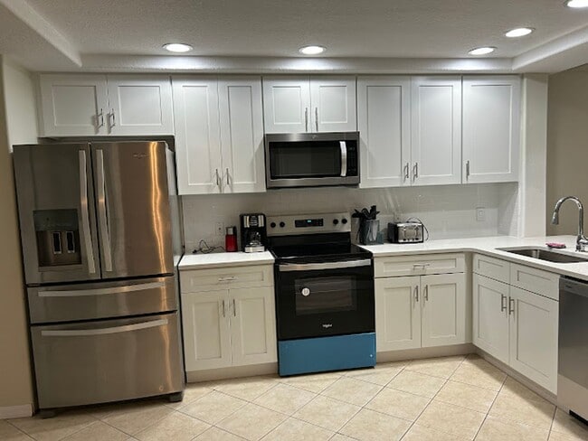 Building Photo - Living the Life!