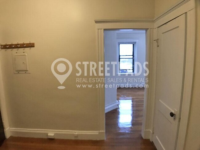 Building Photo - bedroom in Malden MA 02148