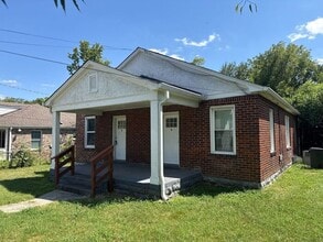 Building Photo - FOR RENT - Renovated Duplex in Gallatin - Half Off 1st Month Move in Special!