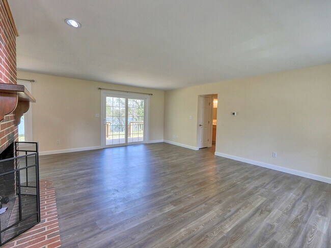 Building Photo - Great Views in Milton! 3-bedroom, 2.5 bath...