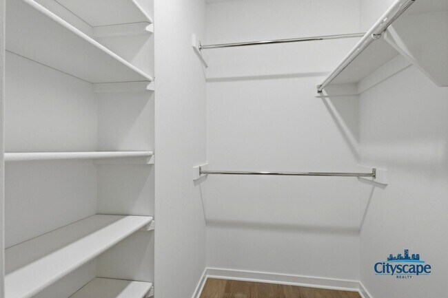 Building Photo - Swanky Brandermill Contemporary Home available NOW