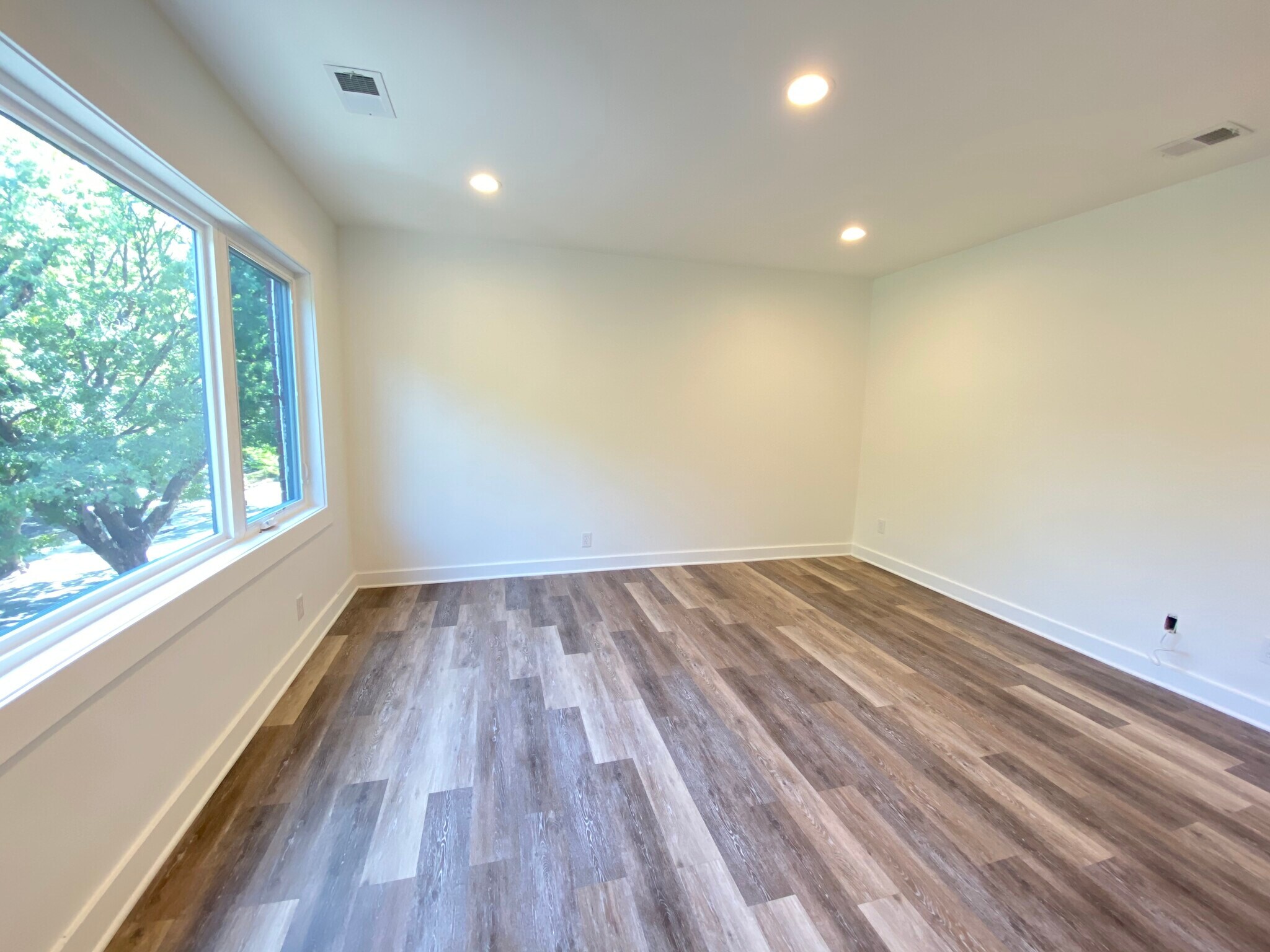 Building Photo - 1314 Orren St NE