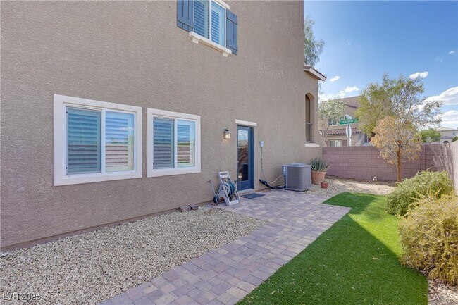 Building Photo - 10068 Emerald Edgewater Ct