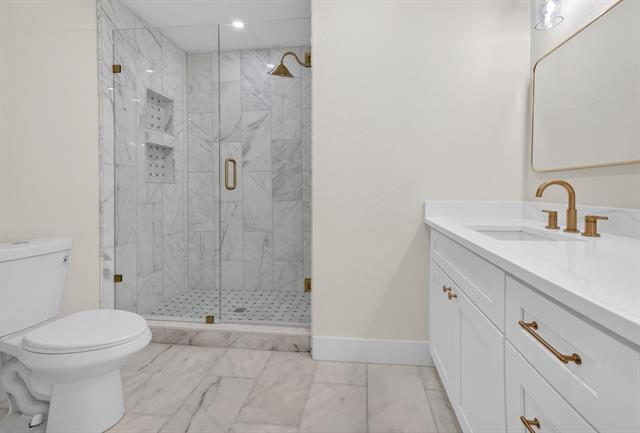 Building Photo - 2560 Rogers Ave