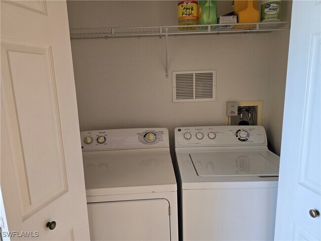 Building Photo - 25069 Peacock Ln