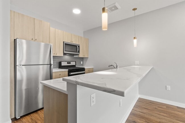 Building Photo - 662 Avenue C