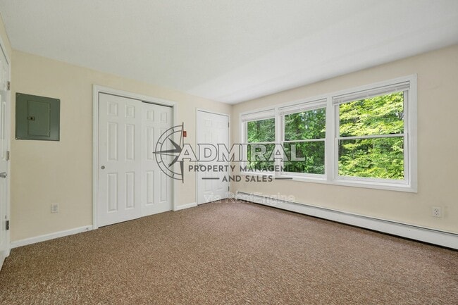 Building Photo - 65 Woodland Green