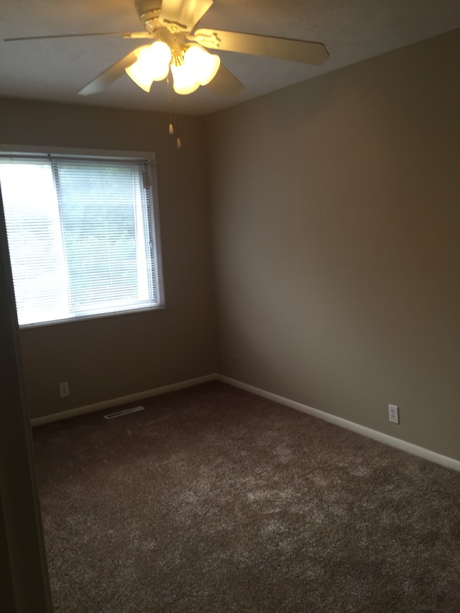 Building Photo - Hollybrooke Townhomes and Duplexes