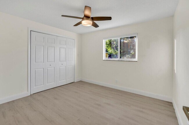 Building Photo - 290 NW 65th Ave