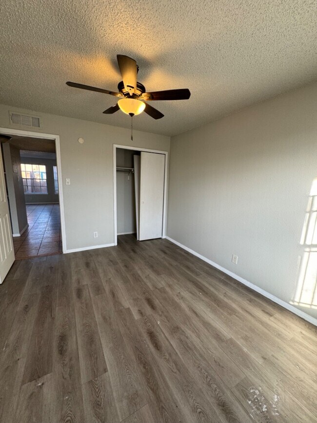 Building Photo - 936 San Pedro Dr SE