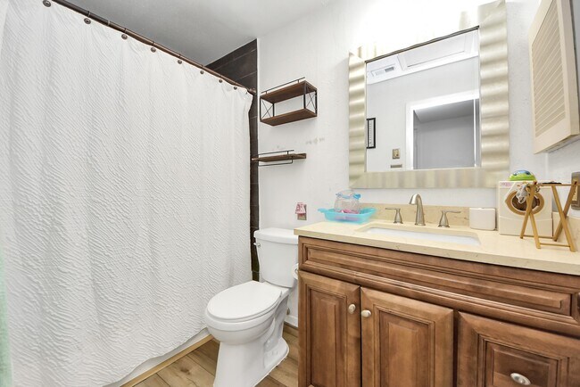 Building Photo - 18 N Deerfoot Cir