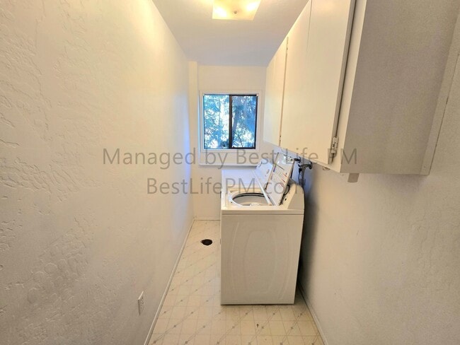 Building Photo - 9 Mountain Cir