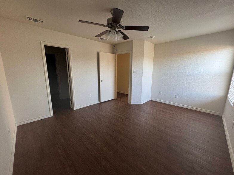 Building Photo - 1537 Justin Lp