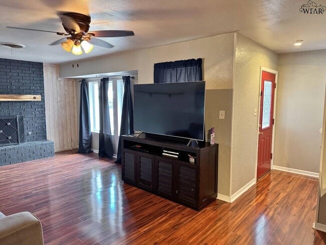 Building Photo - 405 Vaughn St