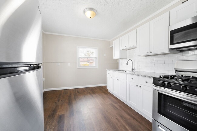 Building Photo - 14621 Agnes St