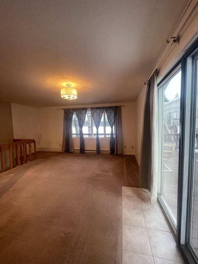 Building Photo - Long Term Rental on Lake Five!