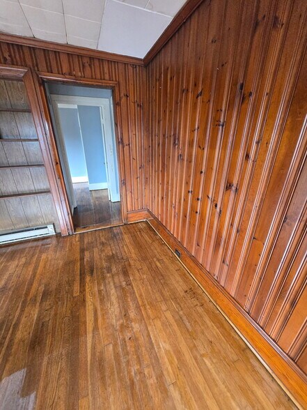 Building Photo - 204 S West St