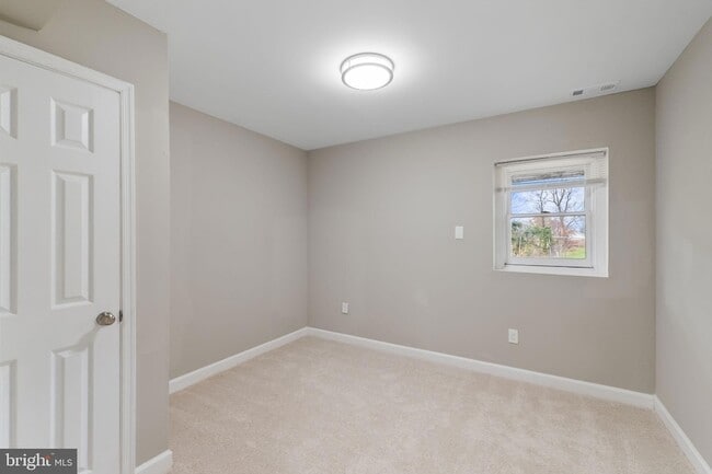 Building Photo - 18 W Orndorff Dr