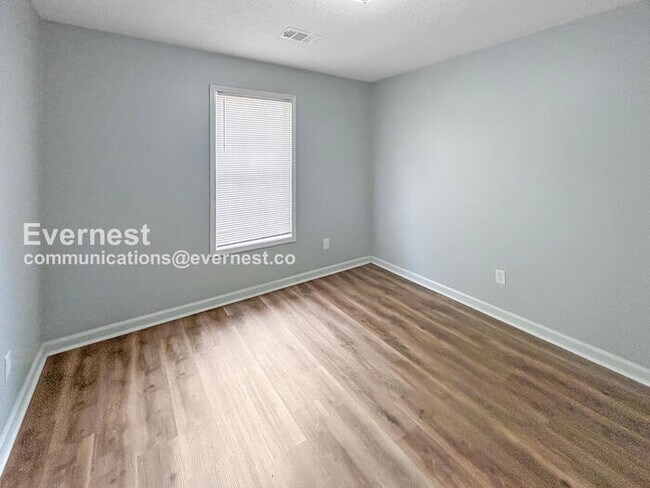 Building Photo - 3 Bed, 2 Bath Home with Attached Garage / Pet-Friendly / Coming Soon!